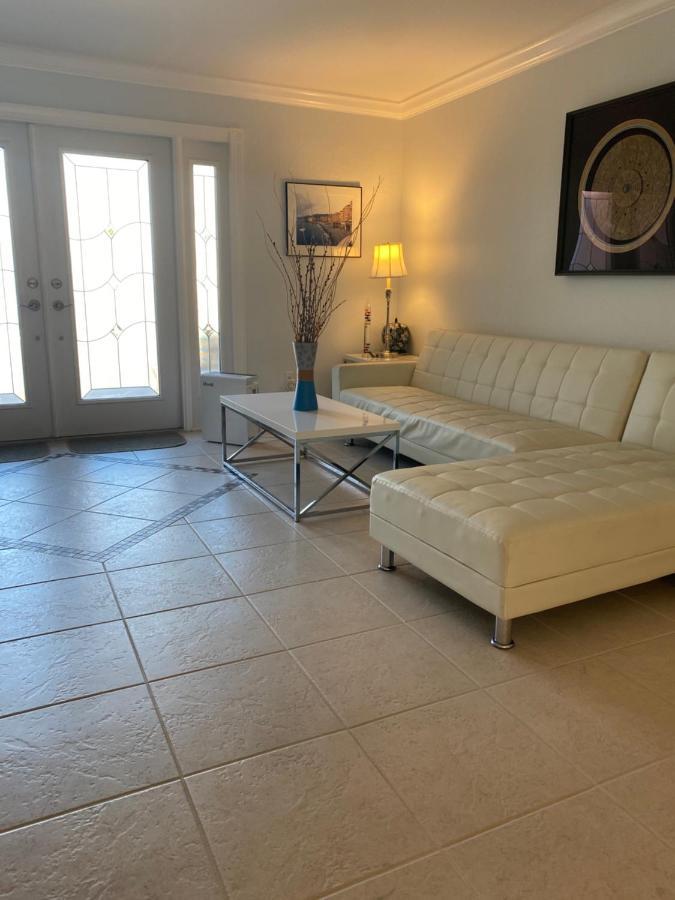 This Homestay Oasis Is The Cape'S Best Place To Stay Cape Coral Ngoại thất bức ảnh