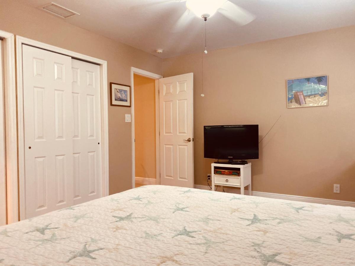 This Homestay Oasis Is The Cape'S Best Place To Stay Cape Coral Ngoại thất bức ảnh
