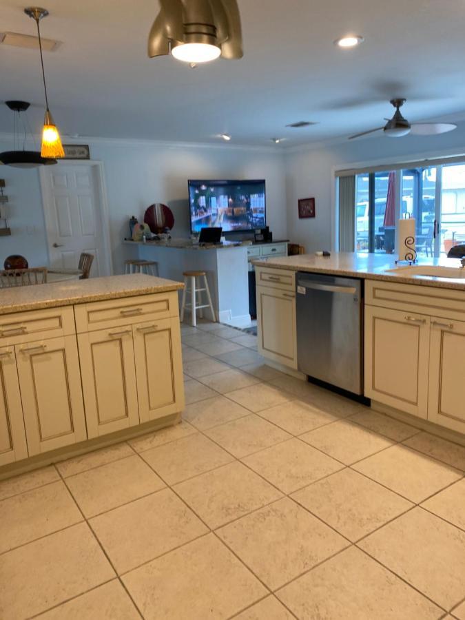 This Homestay Oasis Is The Cape'S Best Place To Stay Cape Coral Ngoại thất bức ảnh